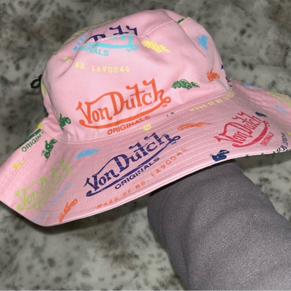 🆕 LAST 2! NWT Von Dutch Pink Bucket Hat Multicolor Stamped Logo Iconic